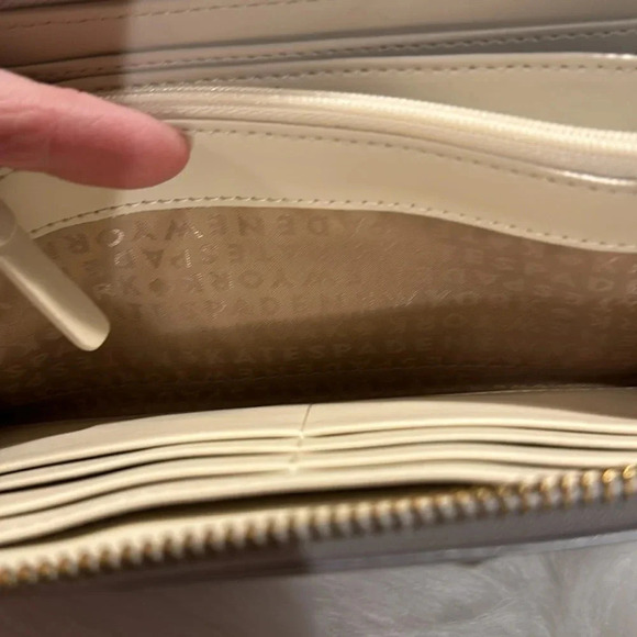 Kate Spade Metro Spade Silver Wallet NWT - Picture 6 of 6